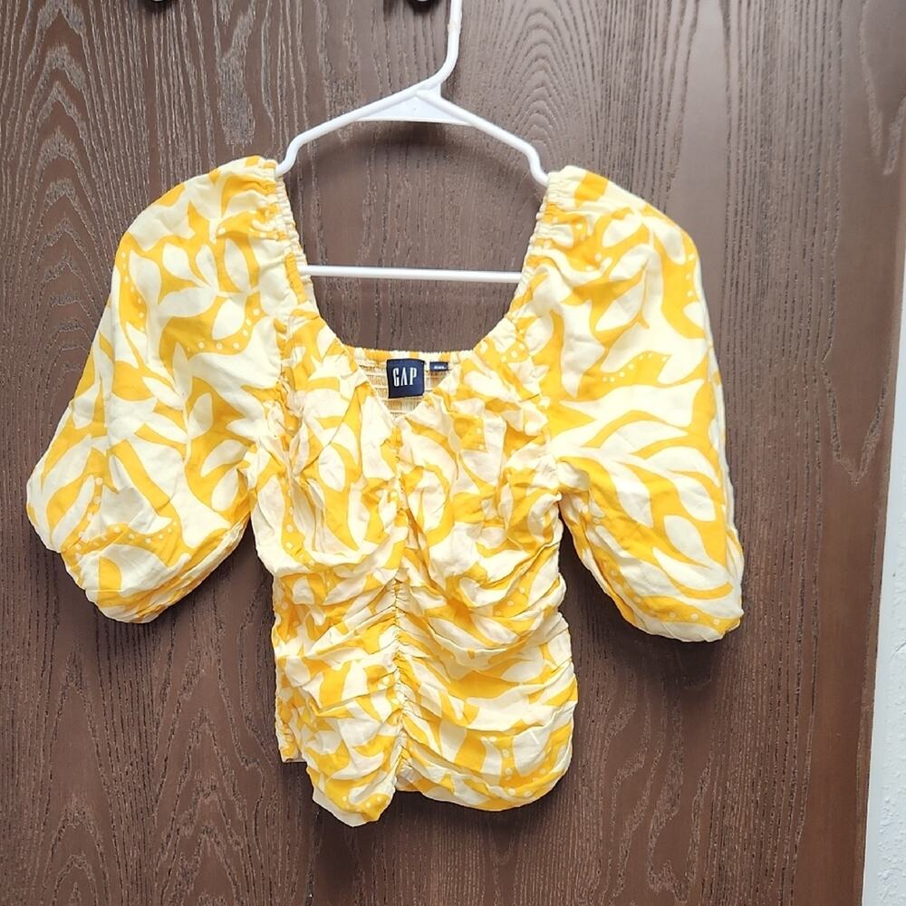 🚨2/$25 or 5/$50🚨GAP Yellow and White Women's Blouse